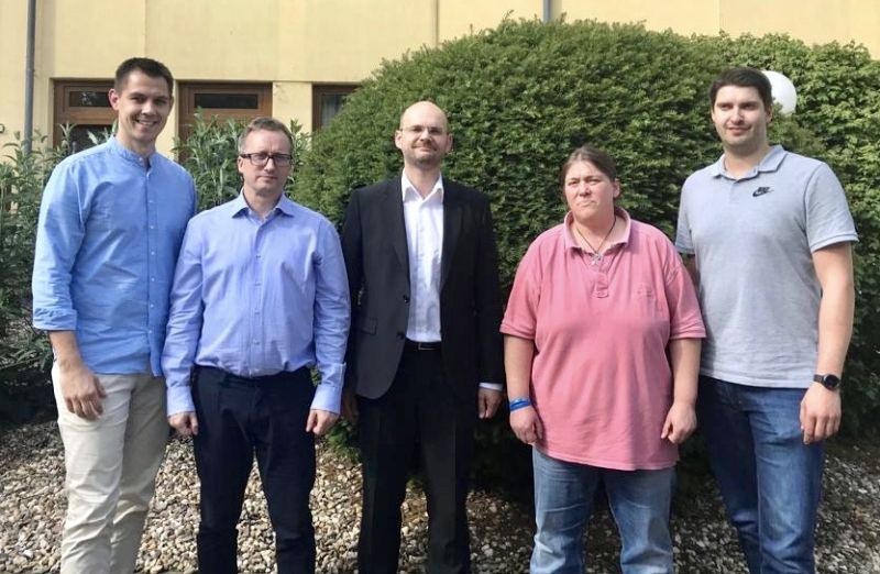Zum Vorstand des BVSA gehören Carsten Straube (Vorstand Spielbetriebsorganisation), Karsten Stier (Vorstand Finanzen), Thomas Schaarschmidt (Vorsitzender), Barbara Holtermann (Vorstand Bildung) und Alexander Rolle (Vorstand Leistungssport) (v.l.) // Foto: BVSA Zum Vorstand des BVSA gehören Carsten Straube (Vorstand Spielbetriebsorganisation), Karsten Stier (Vorstand Finanzen), Thomas Schaarschmidt (Vorsitzender), Barbara Holtermann (Vorstand Bildung) und Alexander Rolle (Vorstand Leistungssport) (v.l.) // Foto: BVSA